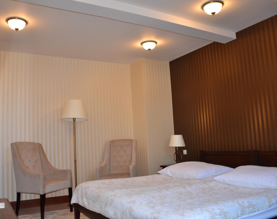 Hotel Nowodworski Legnica Ruang foto