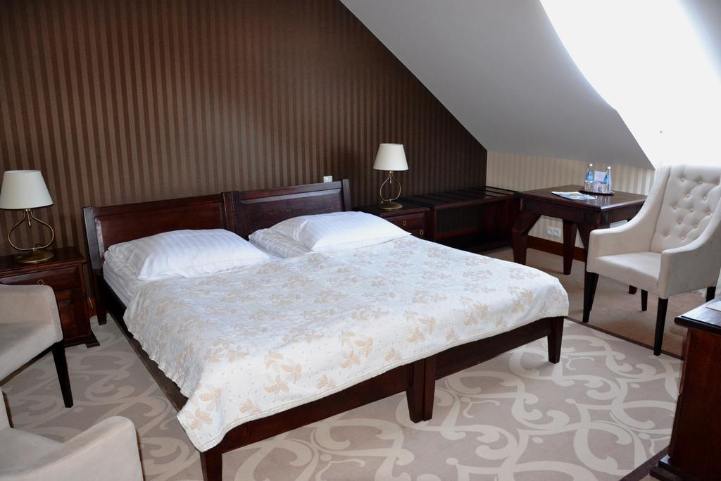 Hotel Nowodworski Legnica Ruang foto