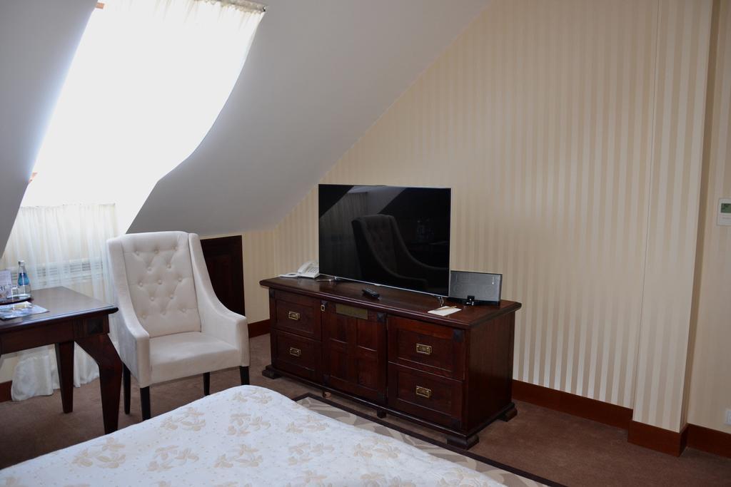 Hotel Nowodworski Legnica Ruang foto