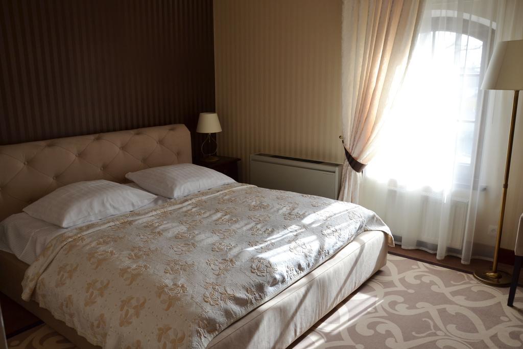 Hotel Nowodworski Legnica Bagian luar foto