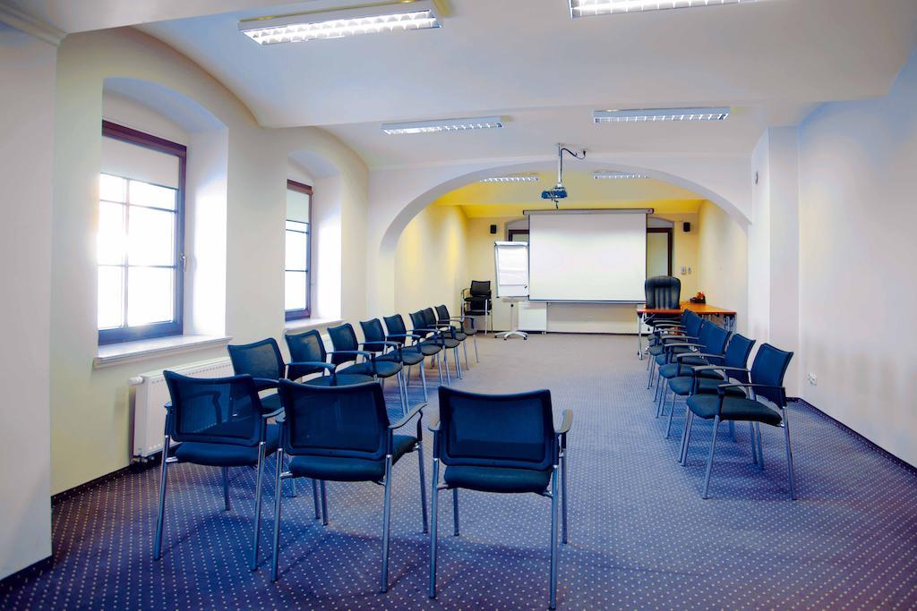 Hotel Nowodworski Legnica Bagian luar foto