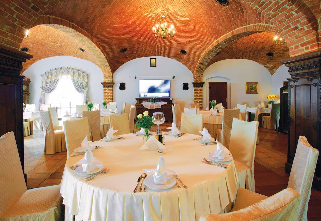 Hotel Nowodworski Legnica Bagian luar foto