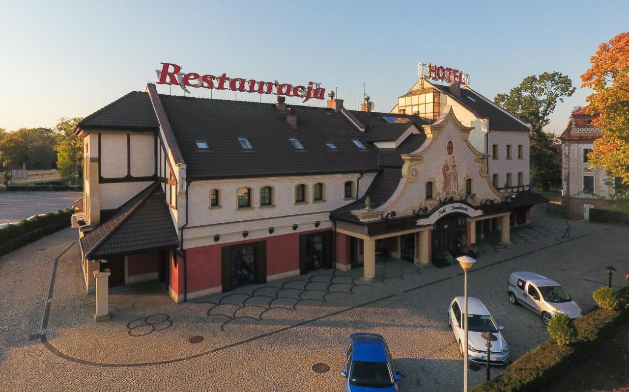 Hotel Nowodworski Legnica Bagian luar foto