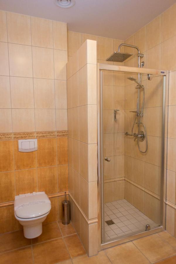 Hotel Nowodworski Legnica Bagian luar foto